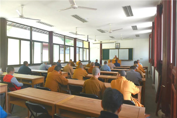 加强寺院消防法制培训工作 栖霞古寺组织僧众学习消防法
