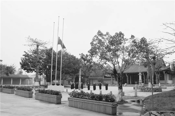 福建佛教界默哀诵经降半旗 深切悼念抗击新冠肺炎疫情斗争牺牲烈士和逝者同胞