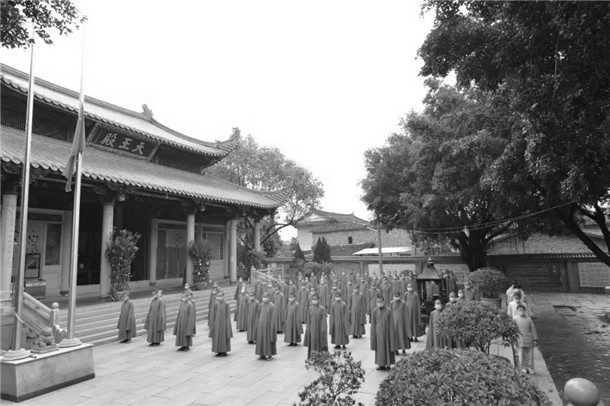 福建佛教界默哀诵经降半旗 深切悼念抗击新冠肺炎疫情斗争牺牲烈士和逝者同胞