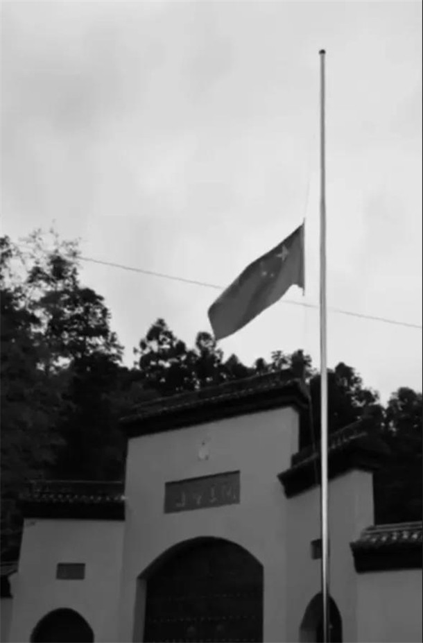 福建佛教界默哀诵经降半旗 深切悼念抗击新冠肺炎疫情斗争牺牲烈士和逝者同胞