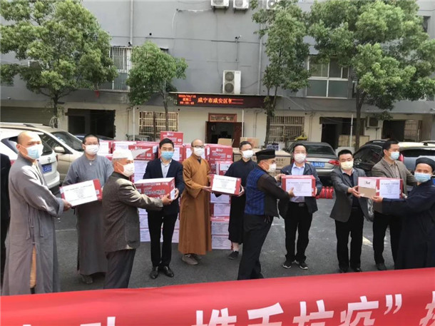 咸宁市咸安区民宗局与佛教协会发放全区教众慰问金，疫情期间总捐助逾200万元