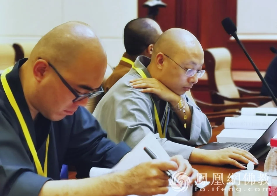 研讨会分组讨论会（图片来源：凤凰网佛教）